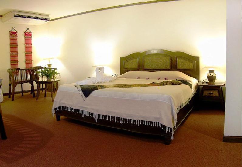 Phuphaya Resort Pattaja Szoba fotó